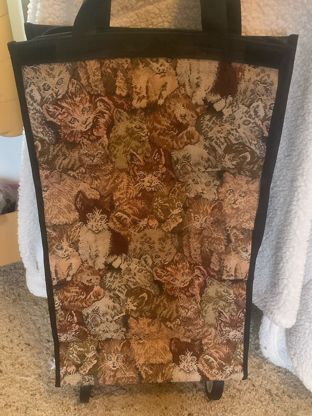 Tapestry Cat-Print Rolling Tote Bag in Multicolor